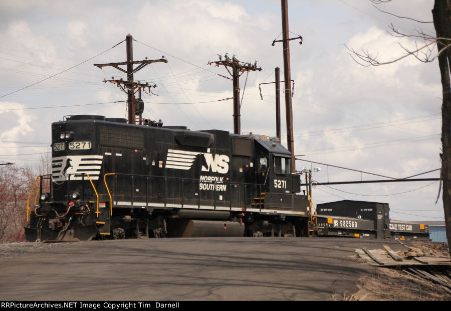 NS 5271 and scale test car